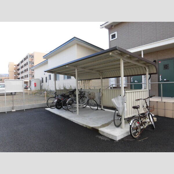 現地周辺 (駐輪場)