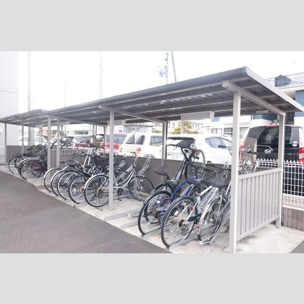 現地周辺 (駐輪場)