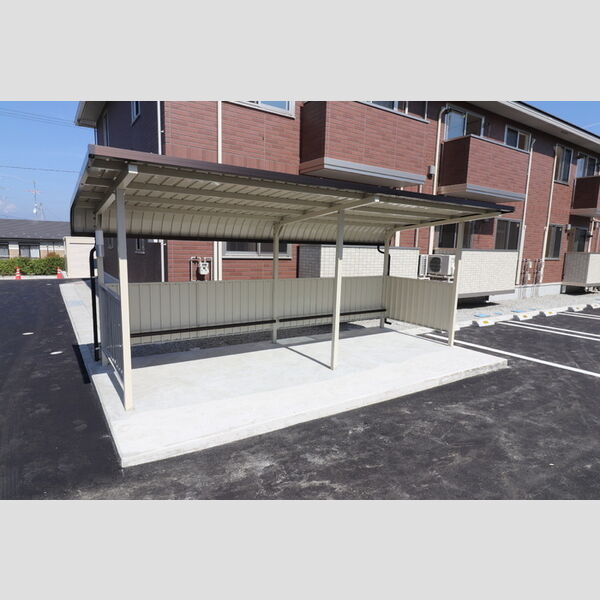 現地周辺 (駐輪場)