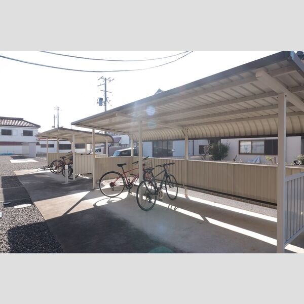 現地周辺 (駐輪場)