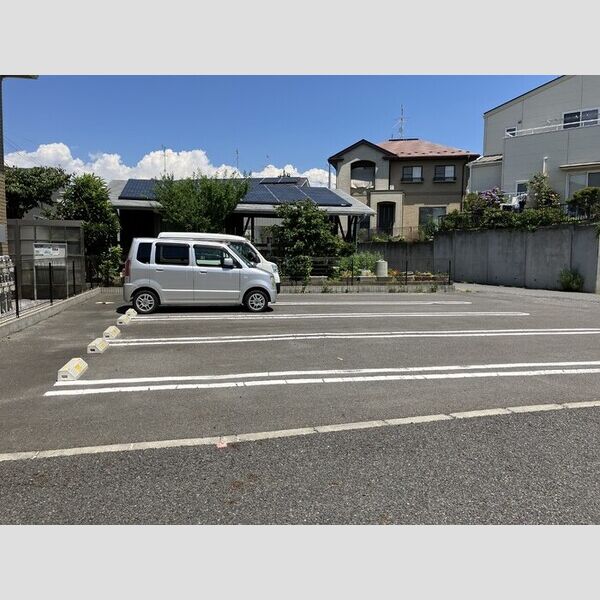 駐車場 (駐車場)