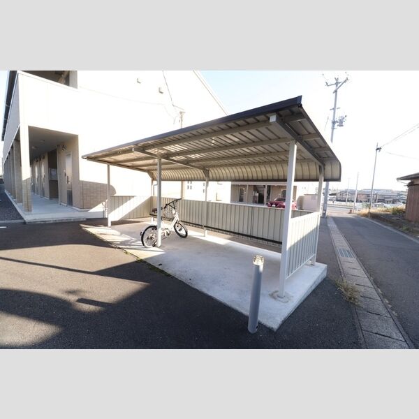 現地周辺 (駐輪場)