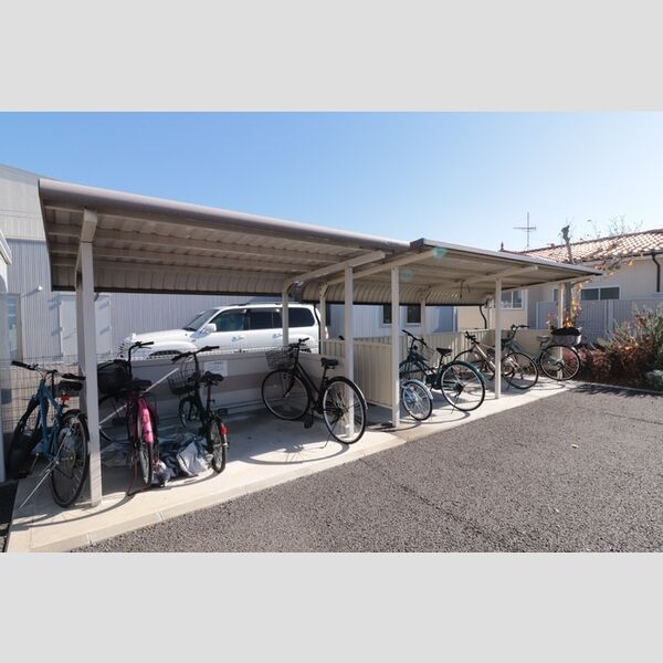 現地周辺 (駐輪場)