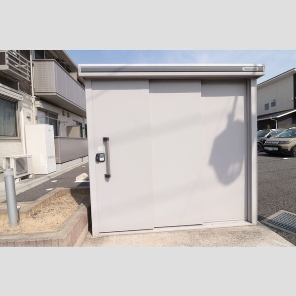 現地周辺 (ゴミ庫)