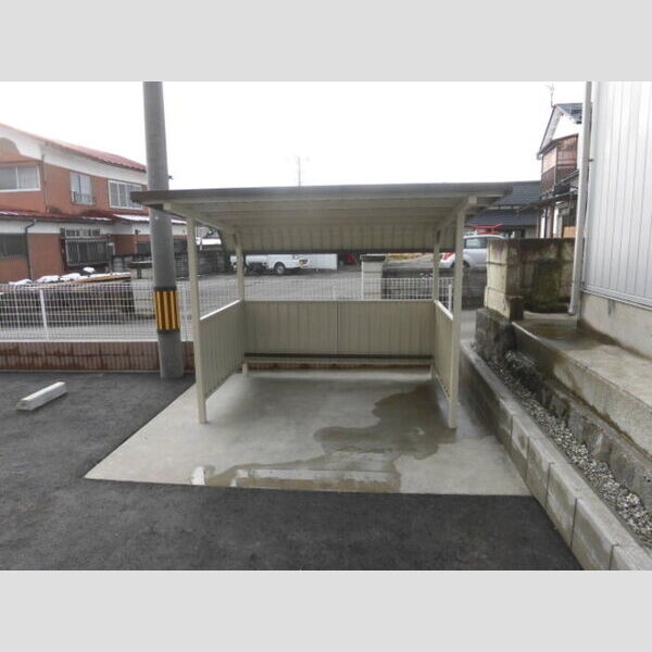 現地周辺 (駐輪場)