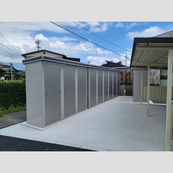 現地周辺 (外部物置(部屋番号により位置が違います))