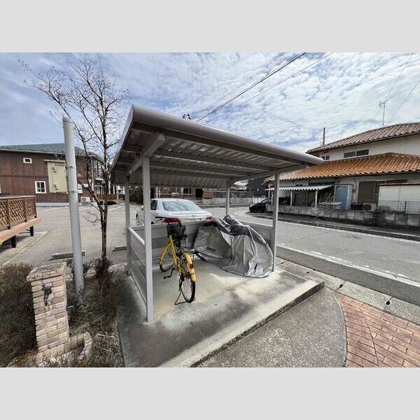 現地周辺 (駐輪場)