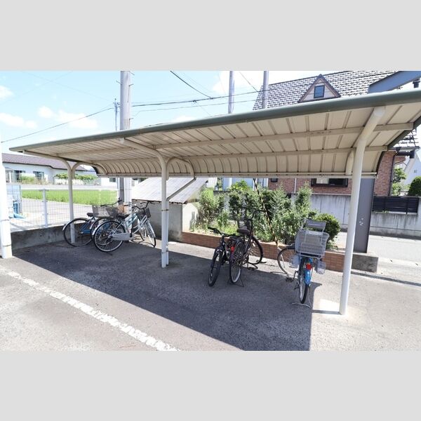 現地周辺 (駐輪場)