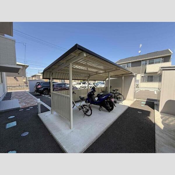 現地周辺 (駐輪場)