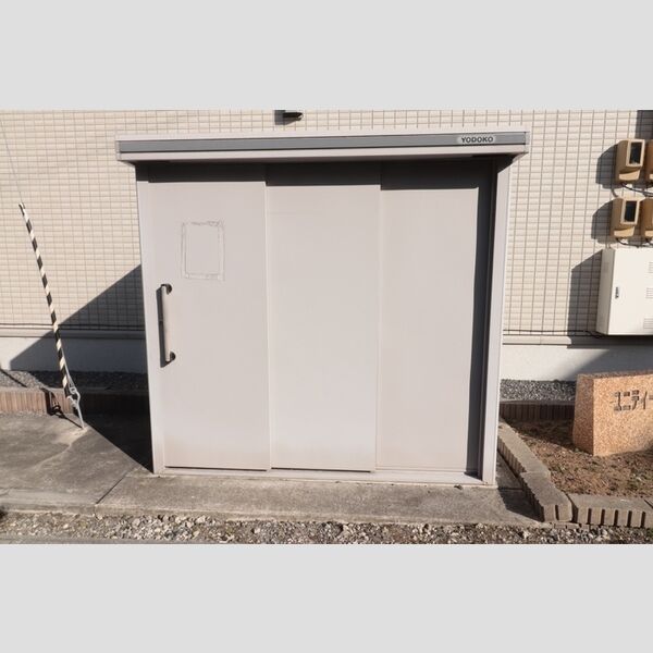 現地周辺 (ゴミ置場)