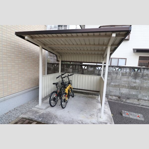 現地周辺 (駐輪場)