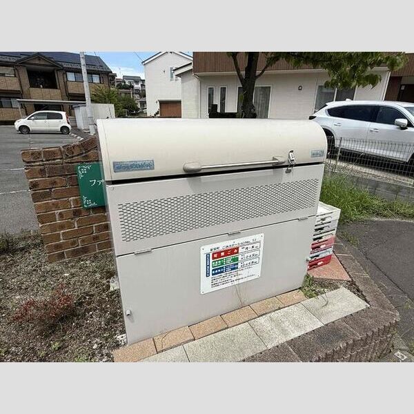 現地周辺 (ゴミ置き場)