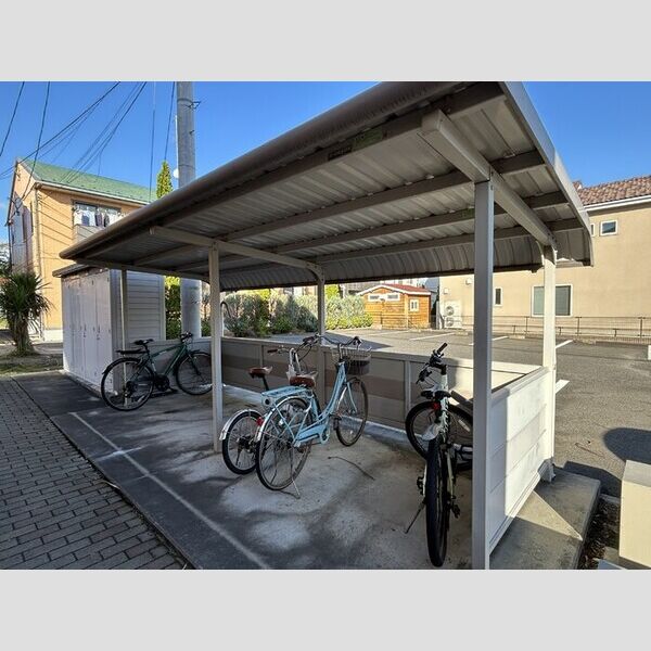 現地周辺 (駐輪場)