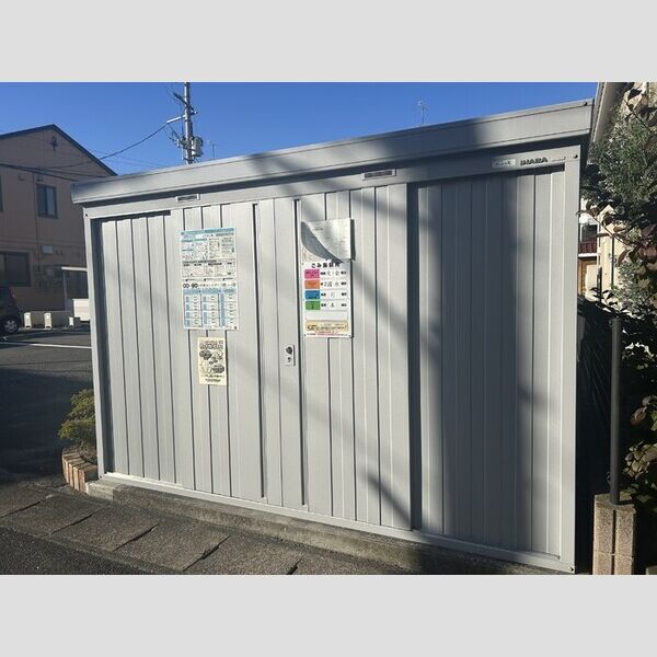 現地周辺 (ゴミ庫)