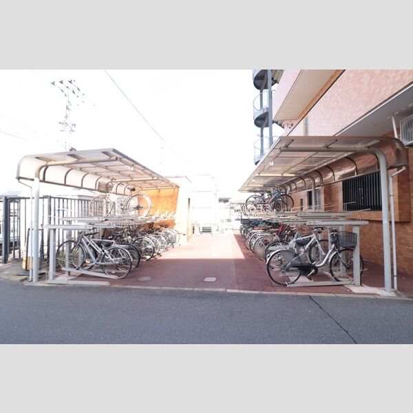 現地周辺 (駐輪場)