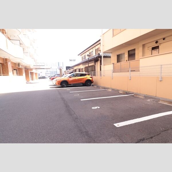 駐車場 (駐車場)