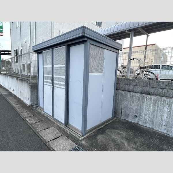 現地周辺 (ゴミ置き場)