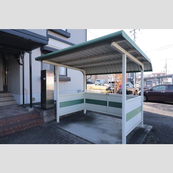 現地周辺 (駐輪場)