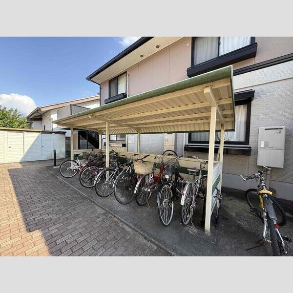 現地周辺 (駐輪場)