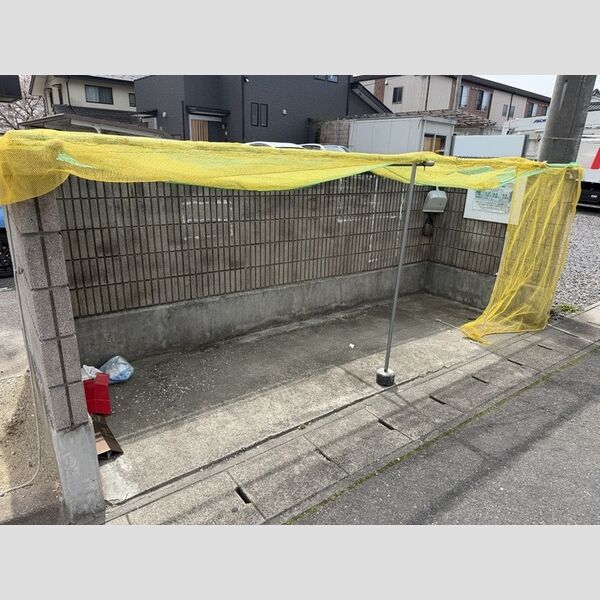 現地周辺 (ゴミ置き場)