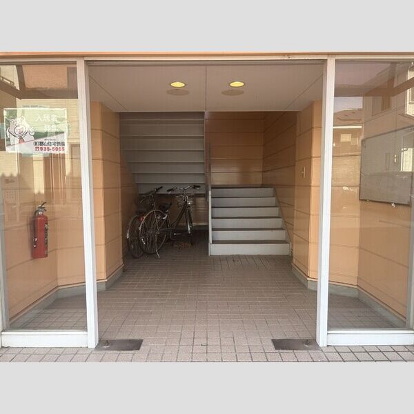 エントランス (エントランス)