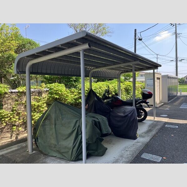 現地周辺 (駐輪場)