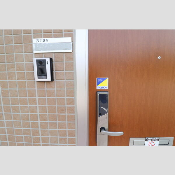 玄関 (ICカード対応デジタルロックキー)