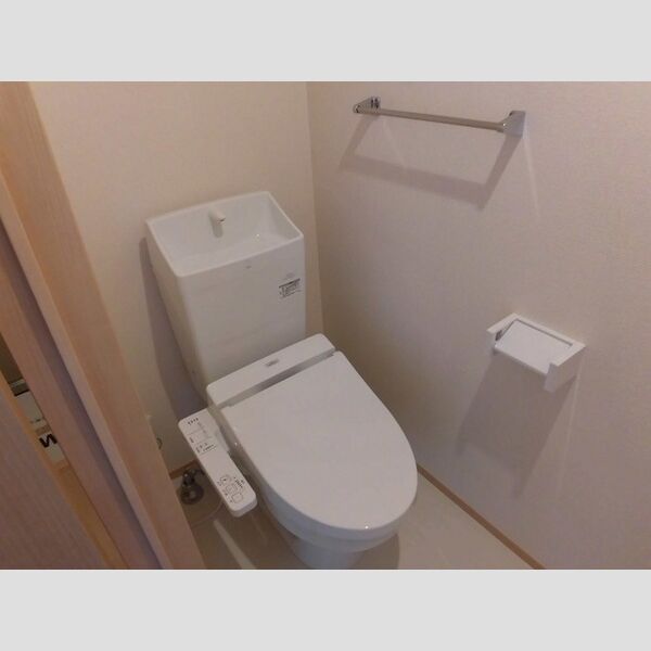 トイレ (温水洗浄便座付きトイレ)