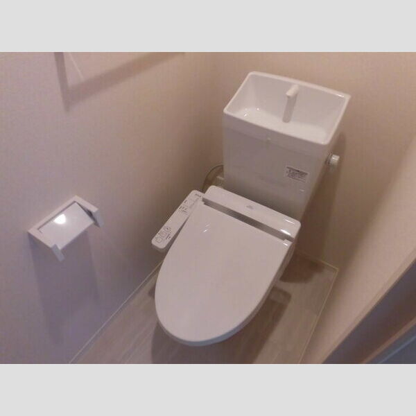 トイレ (温水洗浄便座付トイレ)