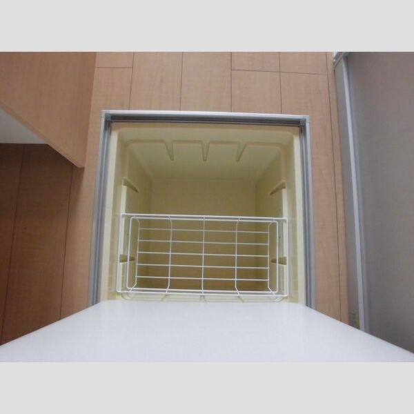 収納 (床下収納庫)