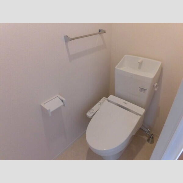 トイレ (温水洗浄便座付きトイレ)