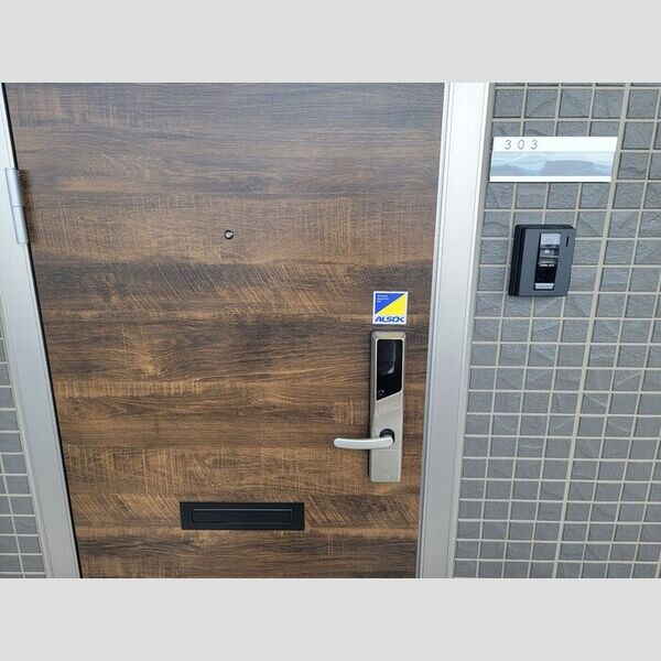 玄関 (ICカード対応デジタルロックキー)