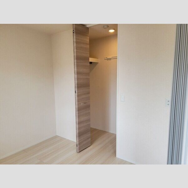 収納 (洋室クローゼット)