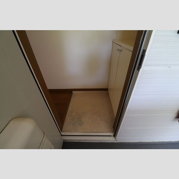 玄関 (玄関スペース)