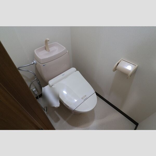 トイレ (トイレ)