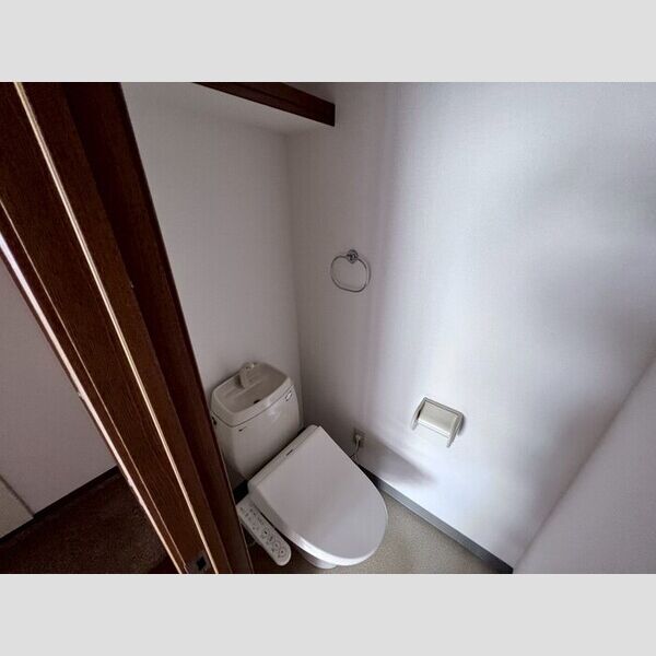 トイレ (温水洗浄付き便座)