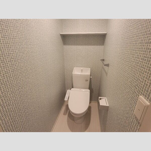 トイレ (トイレ)