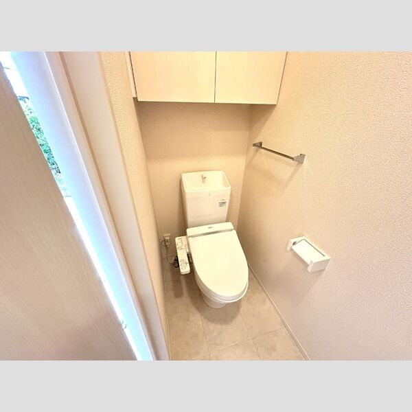 トイレ (温水洗浄暖房便座)