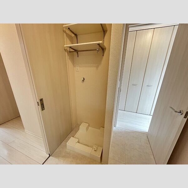 洗面所 (洗濯機置き場)