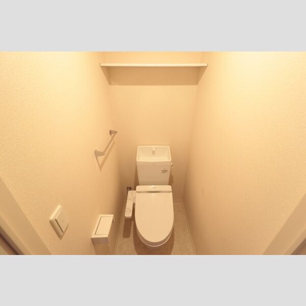 トイレ (温水洗浄便座付きトイレ)