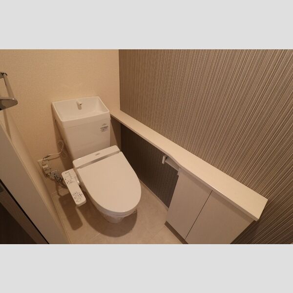 トイレ (トイレ)