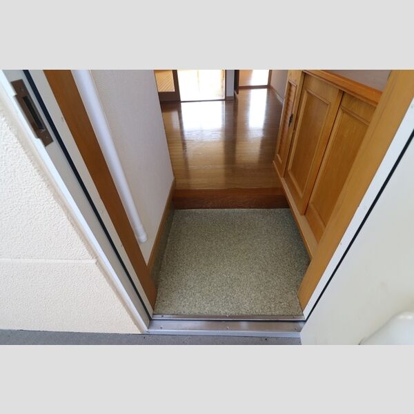 玄関 (玄関スペース)