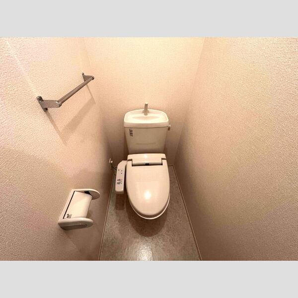 トイレ (トイレ)