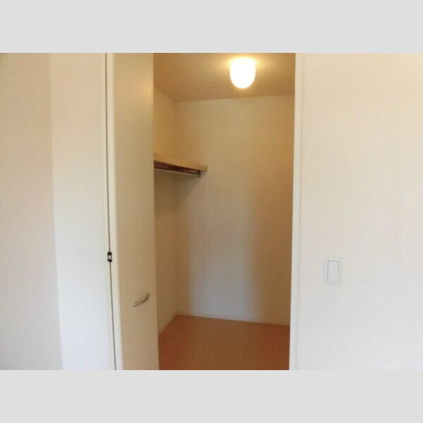 収納 (北側洋室クローゼット)