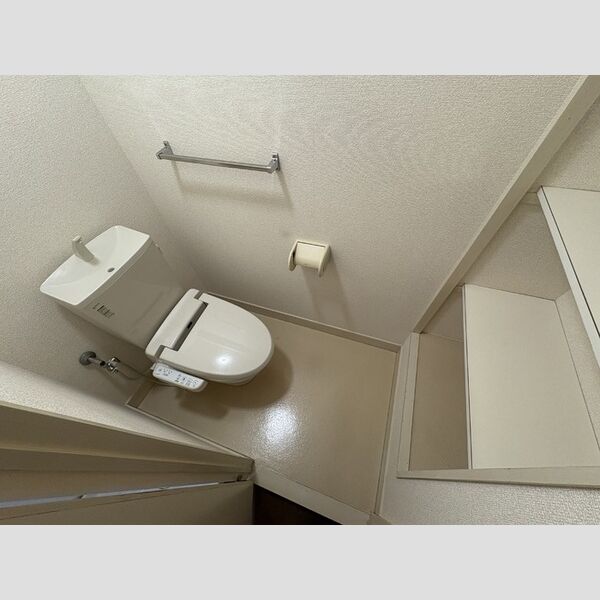 トイレ (温水洗浄付き便座)