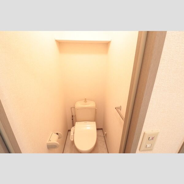 トイレ (温水洗浄便座付きトイレ)