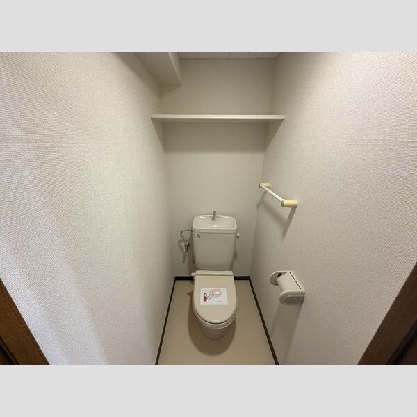 トイレ (トイレ)