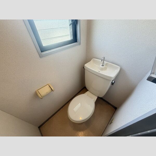 トイレ (トイレ)