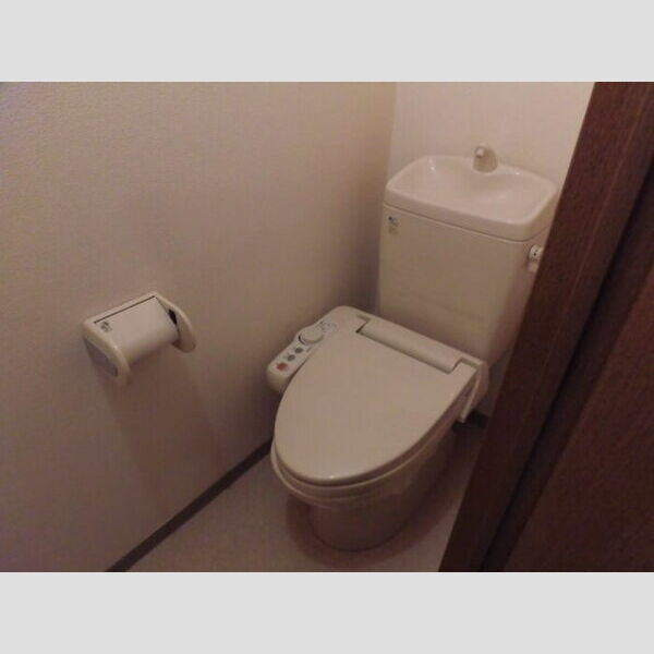 トイレ (トイレ)