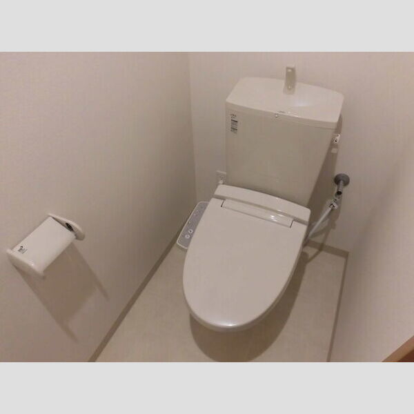 トイレ (温水洗浄便座付きトイレ)